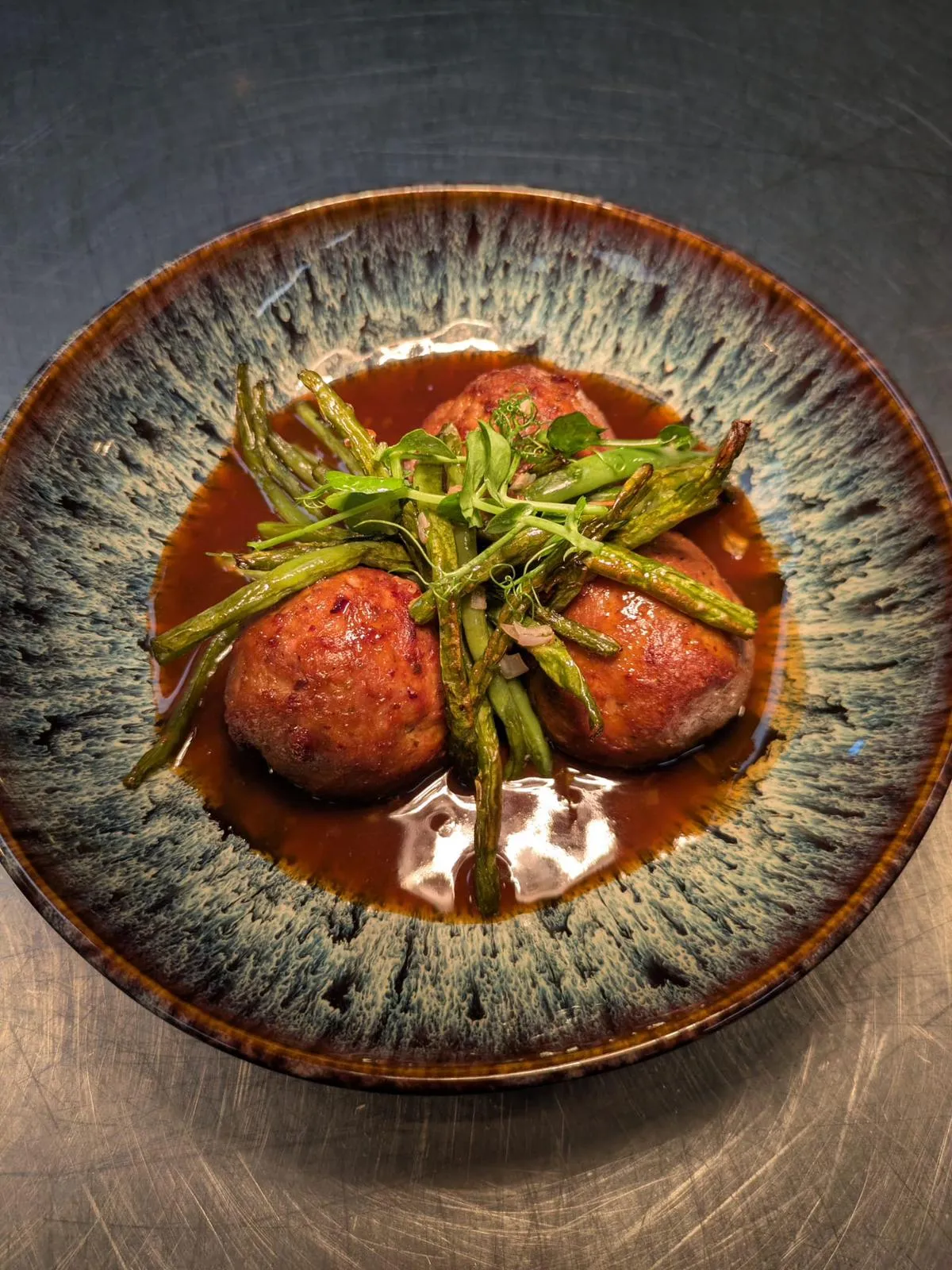 Kalfsgehaktballetjes in saus met boontjes